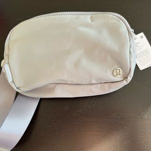 Lululemon Everywhere Belt Bag - Light Gray